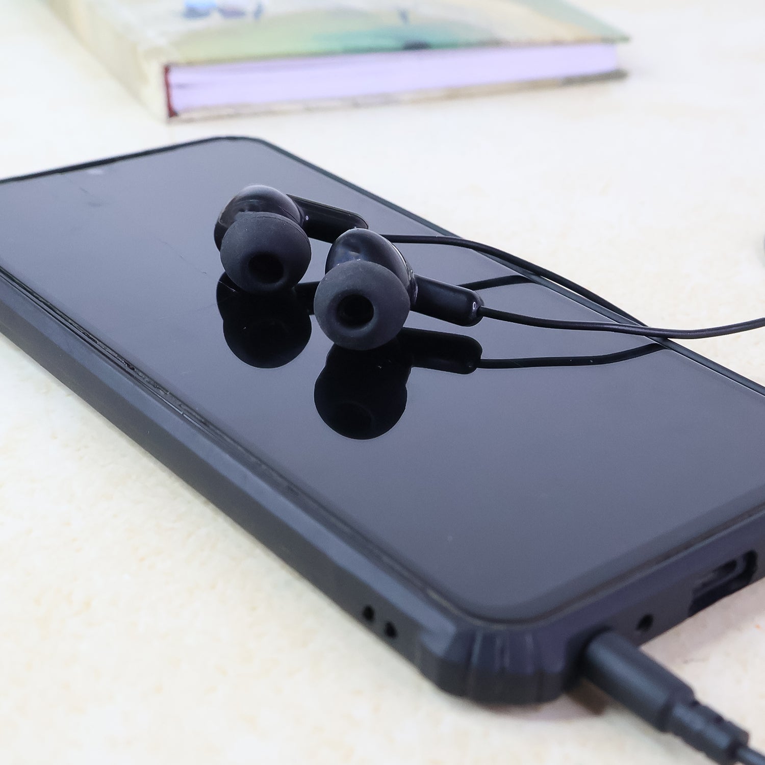 Stereo In-Ear Earphones Stereo In-Ear Earphones